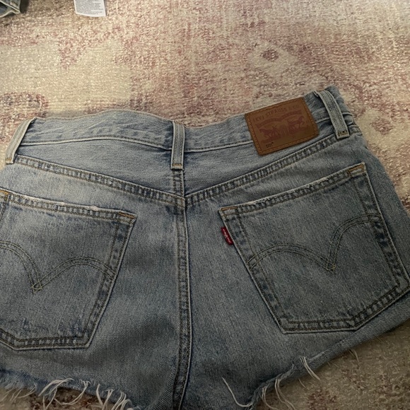 Levi’s jean short - Picture 2 of 2